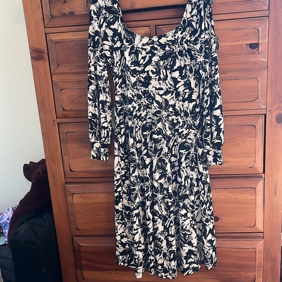 NWT Lush Women’s Black And Cream Wrap Dress Size Large - Picture 8 of 12